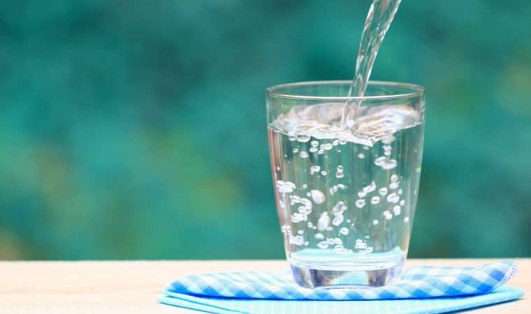 6 atitudes que pioram a gripe 3 beba bastante agua